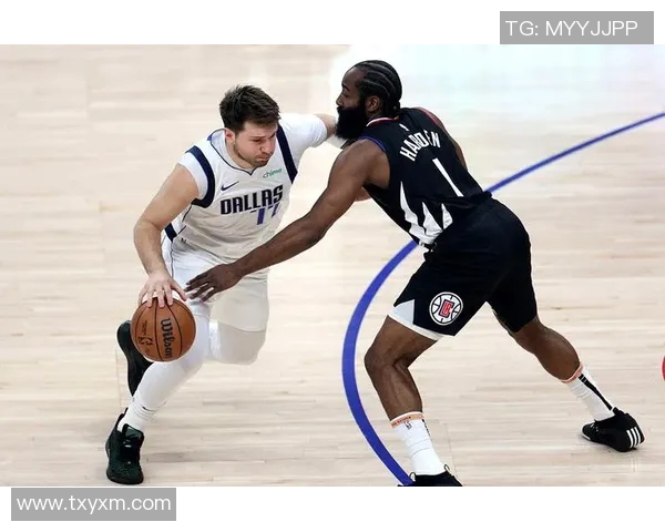 快船与篮网激战正酣现场直播全程回顾与精彩瞬间分析