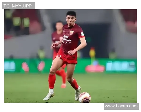 深圳与上港激战正酣比分悬念不断球迷热情高涨期待精彩瞬间 深圳与上港激战正酣比分悬念不断球迷热情高涨期待精彩瞬间