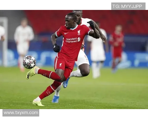 马赛主场迎战斯特拉斯全力争胜展现球队实力与斗志 马赛主场迎战斯特拉斯全力争胜展现球队实力与斗志